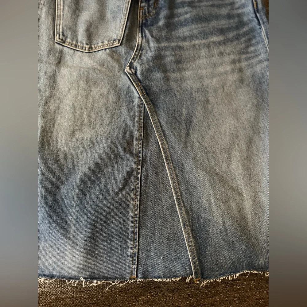 EUC Tory Burch DECONSTRUCTED DENIM SKIRT size 6 - Picture 10 of 15
